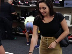 College babe grind her ass in the shop